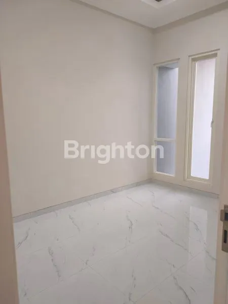 image RUMAH 2LANTAI BARU GRESS MANYAR  (4)