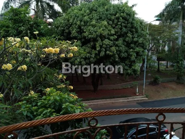 image RUMAH MEWAH  2.5 LANTAI DI KELAPA GADING (3)