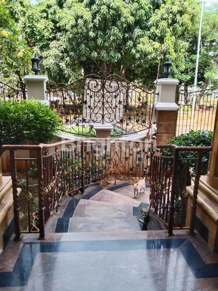 image RUMAH MEWAH  2.5 LANTAI DI KELAPA GADING (4)