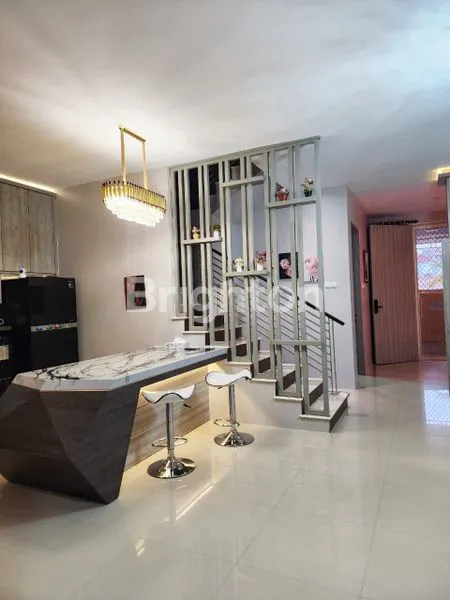 image RUMAH EXCLUSIVE 2 LANTAI DI SURABAYA  (4)