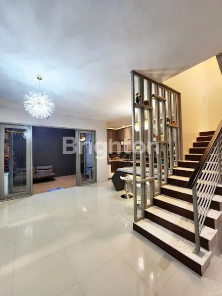 image RUMAH EXCLUSIVE 2 LANTAI DI SURABAYA  (6)