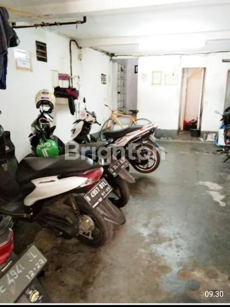 image RUMAH KOST JELAMBAR JAKARTA BARAT 3.5 LANTAI (3)