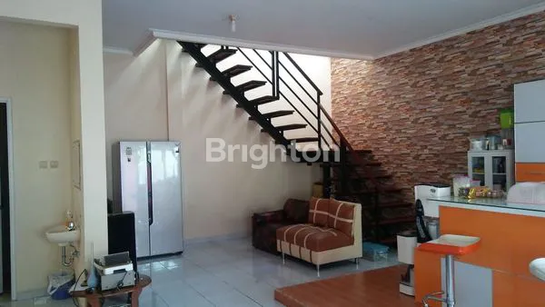 image RUMAH 2 LANTAI HOEK DILINGKUNGAN YANG  NYAMAN DAN ASRI DIDALAM CLUSTER KOTA WISATA (5)