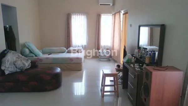 image RUMAH 2 LANTAI HOEK DILINGKUNGAN YANG  NYAMAN DAN ASRI DIDALAM CLUSTER KOTA WISATA (4)