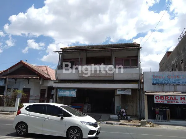 image SUPER STRATEGIS, TOKO DAN AULA, SELANGKAH PURA PAKUALAMAN, TITIK NOL MALIOBORO (1)