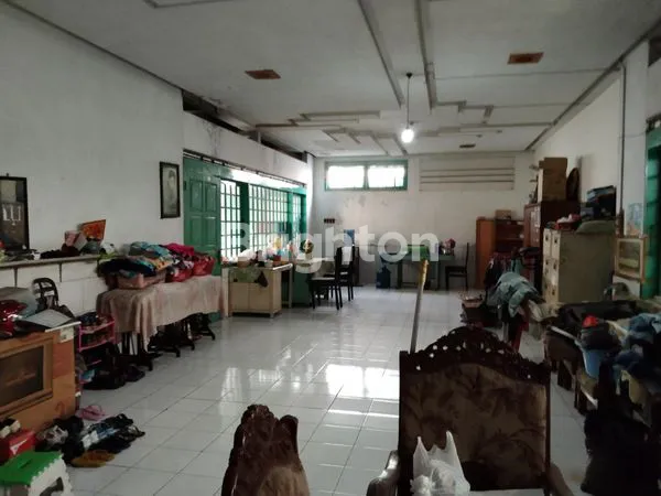 image SUPER STRATEGIS, TOKO DAN AULA, SELANGKAH PURA PAKUALAMAN, TITIK NOL MALIOBORO (3)