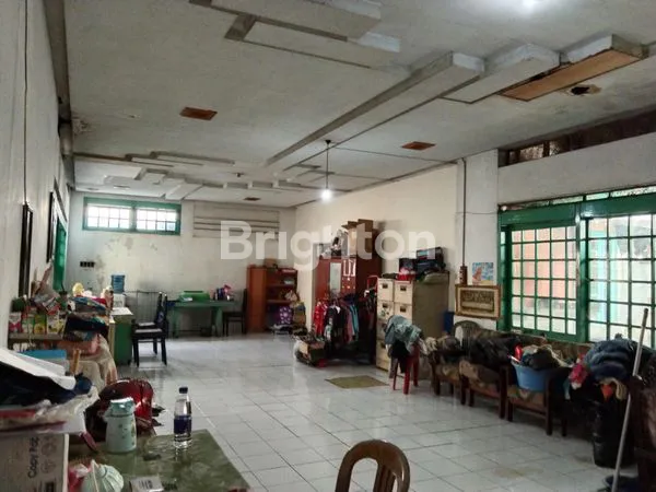 image SUPER STRATEGIS, TOKO DAN AULA, SELANGKAH PURA PAKUALAMAN, TITIK NOL MALIOBORO (2)