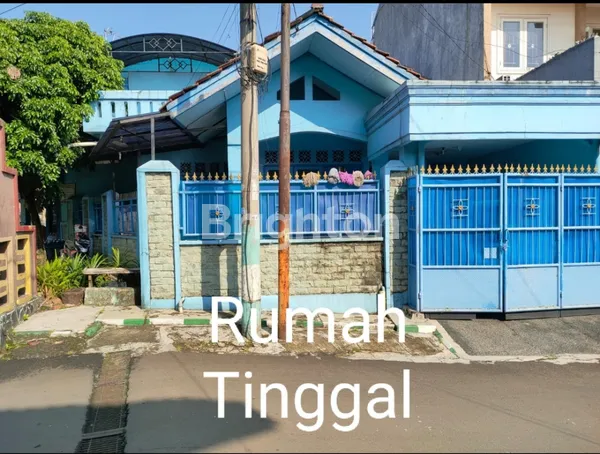 image RUMAH BERIKUT TOKO DIJUAL CEPAT LOKASI STRATEGIS COCOK UNTUK GROSIR (1)
