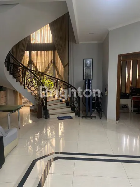 image LUXURY HOUSE DI LINGKUNGAN YANG AMAN, NYAMAN, DAN STRATEGIS (4)