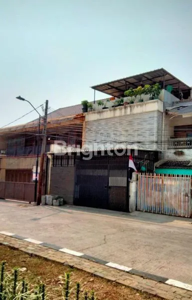 RUMAH TAMAN COSMOS 2,5LANTAI  SIAP HUNI JAKARTA BARAT