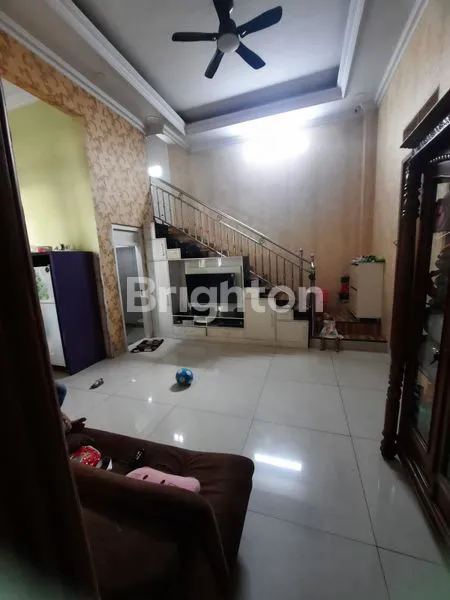 image RUMAH CANTIK 2 LANTAI DI PERUMAHAN CIKUPA, TANGERANG (6)