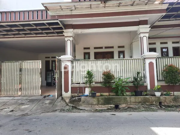 image RUMAH CANTIK 2 LANTAI DI PERUMAHAN CIKUPA, TANGERANG (8)
