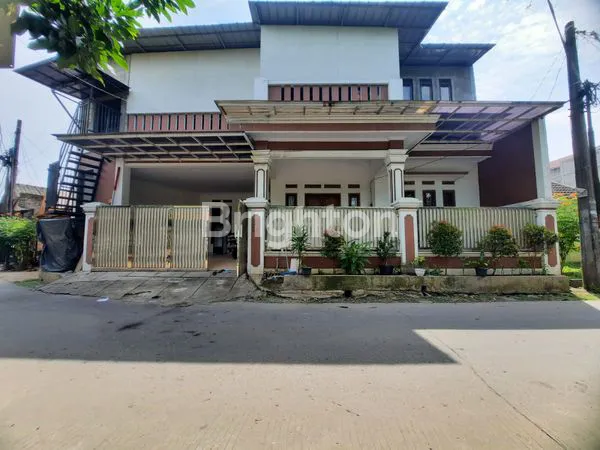 image RUMAH CANTIK 2 LANTAI DI PERUMAHAN CIKUPA, TANGERANG (1)