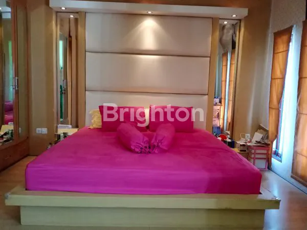 image RUMAH 2 LANTAI DI NGINDEN INTAN TIMUR (5)