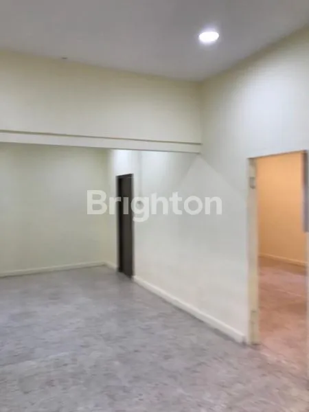 image RUMAH LUAS, RUMAH BISNIS,AREA STRATEGIS JALAN IMAM BONJOL KEDIRI DEKAT PERTIGAAN (5)