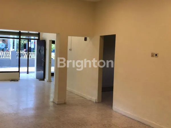image RUMAH LUAS, RUMAH BISNIS,AREA STRATEGIS JALAN IMAM BONJOL KEDIRI DEKAT PERTIGAAN (4)