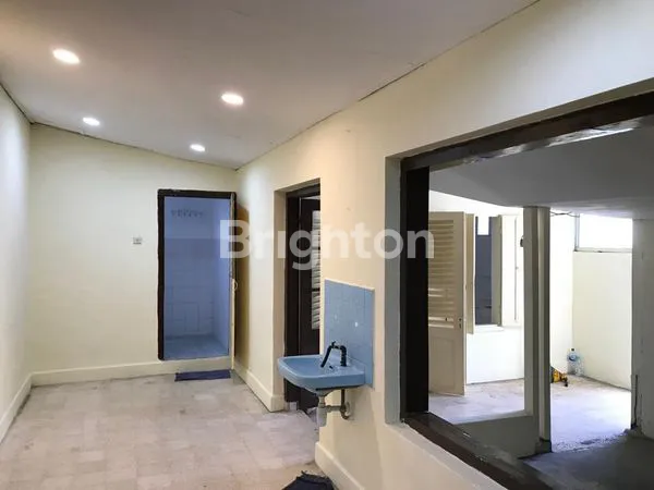 image RUMAH LUAS, RUMAH BISNIS,AREA STRATEGIS JALAN IMAM BONJOL KEDIRI DEKAT PERTIGAAN (6)