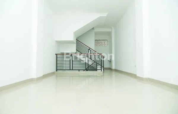 image RUKO 3 LANTAI DALAM KOTA YOGYAKARTA AREA WIROBRAJAN LT 76 M2, LB 180 M2, LD 4 M, KAMAR MANDI 2, LISTRIK 2200 WATT, AIR SUMUR BOR (7)