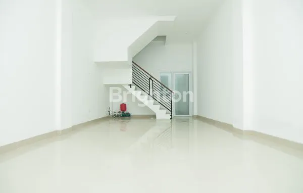 image RUKO 3 LANTAI DALAM KOTA YOGYAKARTA AREA WIROBRAJAN LT 76 M2, LB 180 M2, LD 4 M, KAMAR MANDI 2, LISTRIK 2200 WATT, AIR SUMUR BOR (8)