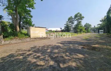 image MURAH TANAH GUNUNG ANYAR, LEBAR 45 PANJANG 25 ROW JALAN 3 MOBIL PAVING COCOK UNTUK BERMACAM USAHA, BISA JADI LAPANGAN OLAHRAGA JG (2)