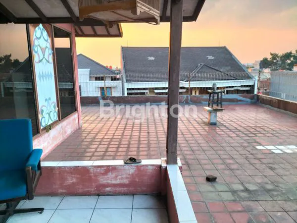 image RUMAH 3 LANTAI+ ROOFTOP BONUS GUDANG, BISNIS MENGUNTUNGKAN YANG SUDAH BERJALAN SAYAP RAJAWALI (2)