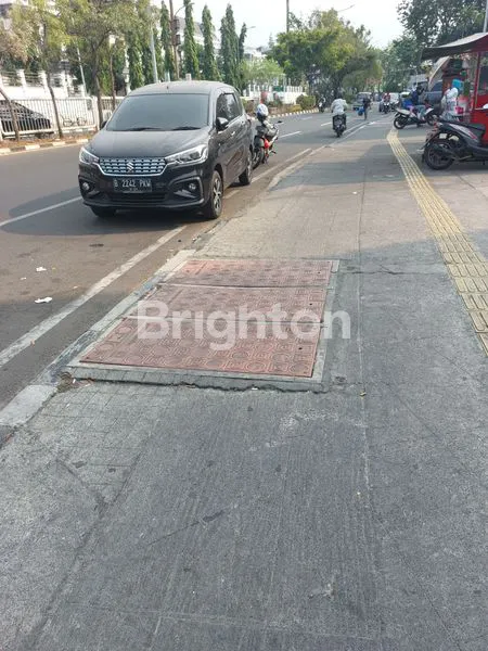 image RUKO BAGUS 3,5 LANTAI GANDENG 2 UNIT KOSONGAN EX. CO WORKING SPACE, STRATEGIS PINGGIR JALAN BESAR RAWAMANGUN, JAKARTA TIMUR. (2)