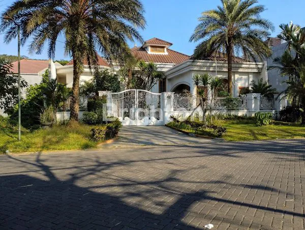 image DIJUAL RUMAH MEWAH DAN MEGAH DI ARAYA (1)