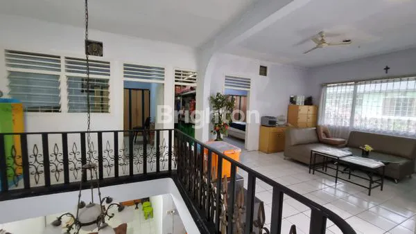 image RUMAH MANGGIS TANJUNG DUREN 2 LANTAI FULL FURNISH DENGAN CARPORT 1 MOBIL (3)