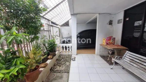 image RUMAH MANGGIS TANJUNG DUREN 2 LANTAI FULL FURNISH DENGAN CARPORT 1 MOBIL (8)