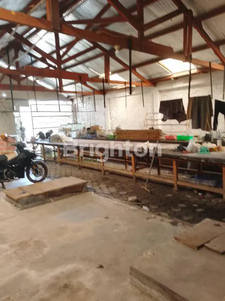 RUMAH HITUNG TANAH DI TENGAH KOTA