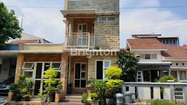 image RUMAH 2 LANTAI SIAP HUNI PARK ROYAL (1)