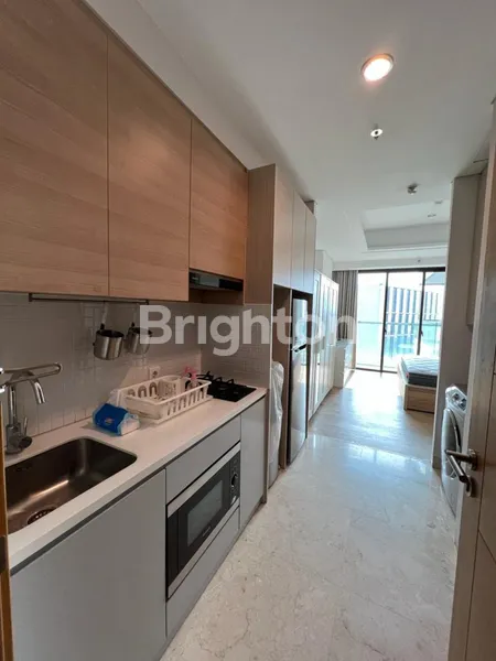 CAPITOL SUITES APARTMENT DI SENEN JAKARTA PUSAT LANTAI 10 FURNISHED WITH BALCONY