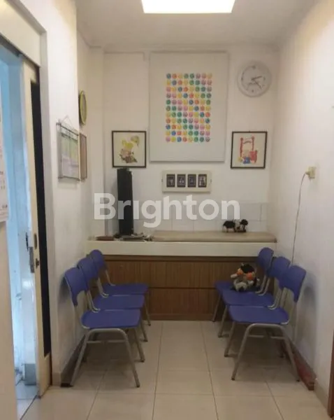 image JUAL RUMAH TINGGAL CLASSIC GAYA KOLONIAL YANG TERAWAT DENGAN BAIK, JARANG ADA (1)