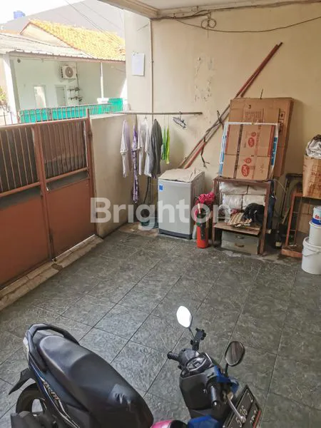 image RUMAH KOST 2½ LANTAI 14+2 KAMAR ROW MOBIL KEBON JERUK (6)