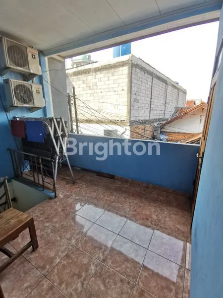image RUMAH KOST 2½ LANTAI 14+2 KAMAR ROW MOBIL KEBON JERUK (8)