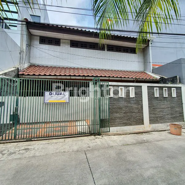 image RUMAH TOMANG 2,5 LT SIAP HUNI LOKASI SANGAT STRATEGIS (1)