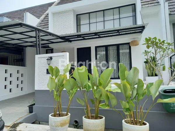image RUMAH FULL FURNISH 2 LANTAI ASRI NYAMAN DAN SEJUK DI RANCAMAYA (1)
