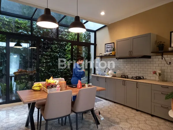 image RUMAH FULL FURNISH 2 LANTAI ASRI NYAMAN DAN SEJUK DI RANCAMAYA (4)