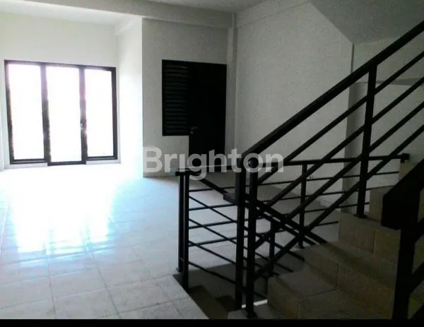 image RUKO BAGUS DENGAN LOKASI STRATEGIS 4 LT COCOK UNTUK KANTOR, EKSPEDISI, KLINIK, SALON DI JL ACHMAD YANI SURABAYA (3)