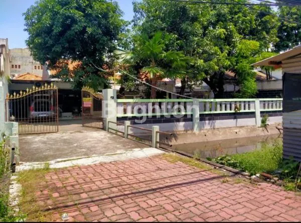image RUMAH DENGAN HALAMAN YANG LUAS. NEGO (1)