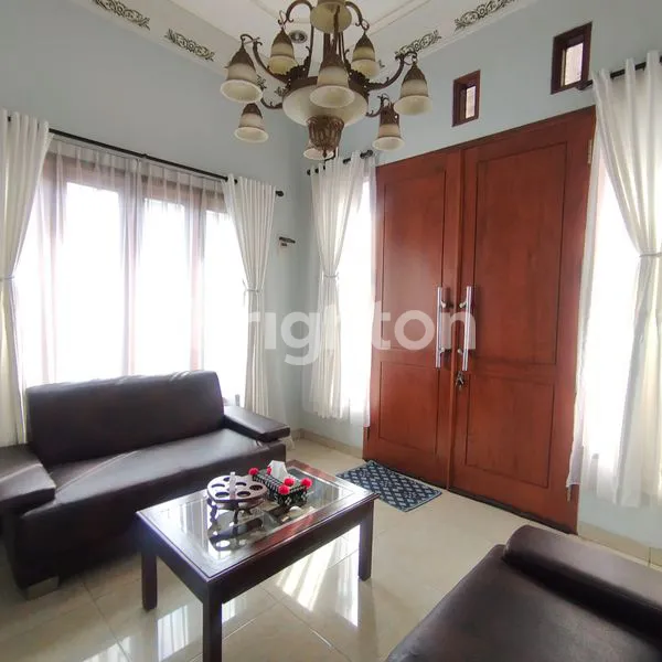 image RUMAH CANTIK TERAWAT DI LINGKUNGAN YANG AMAN, SEJUK, DAN STRATEGIS DEKAT KE GEGERKALONG DAN KAMPUS POLBAN (6)