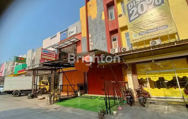 image RUKO 3 LANTAI DI JALAN RAYA BOULEVARD GDC (1)