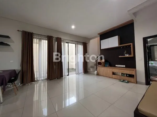 image RUMAH SIAP HUNI RAPI DI CLUSTER ILLUSTRIA EMINENT BSD TANGERANG (8)