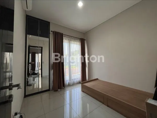 image RUMAH SIAP HUNI RAPI DI CLUSTER ILLUSTRIA EMINENT BSD TANGERANG (2)