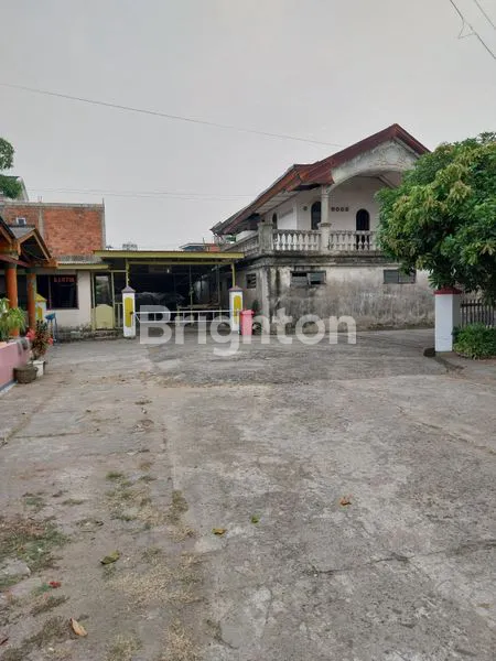 RUMAH & KOS KAWASAN RAMAI  HALAMAN LUAS