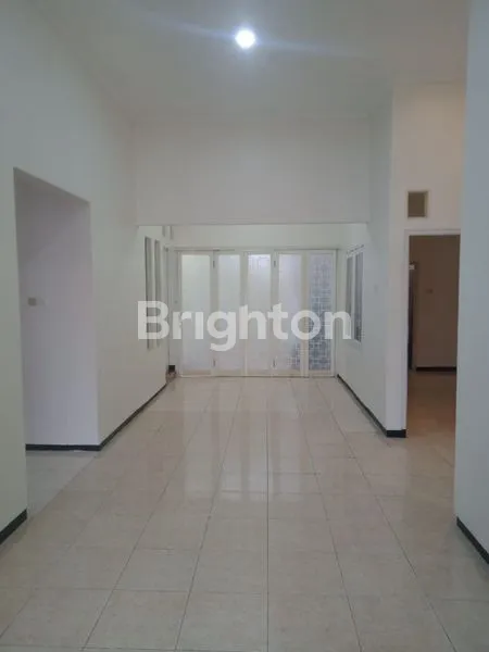 image RUMAH TERAWAT DAN LOKASI STRATEGIS DI GRIYA KENCANA ASRI SURABAYA (4)