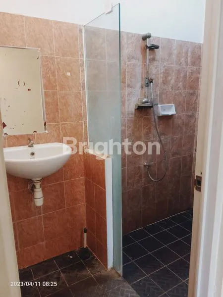 image RUMAH TERAWAT DAN LOKASI STRATEGIS DI GRIYA KENCANA ASRI SURABAYA (6)