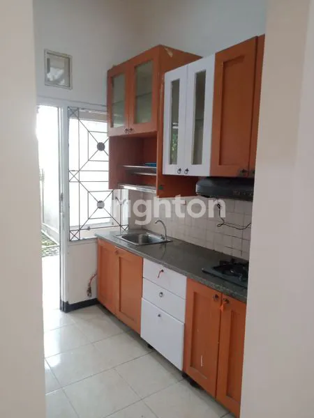 image RUMAH TERAWAT DAN LOKASI STRATEGIS DI GRIYA KENCANA ASRI SURABAYA (5)