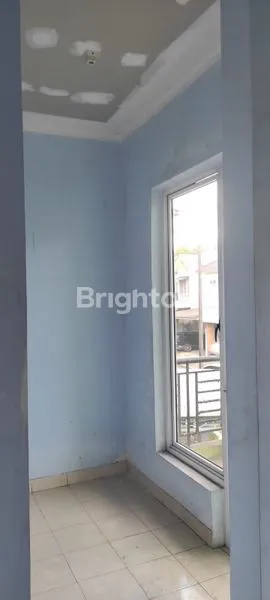 image LOKASI STRATEGIS DEKAT PINTU TOL NAROGONG,COCOK UNTUK INVESTASI,RUMAH 2 LANTAI DIDALAM CLUSTER KOTA WISATA, CIBUBUR, JAWABARAT (3)