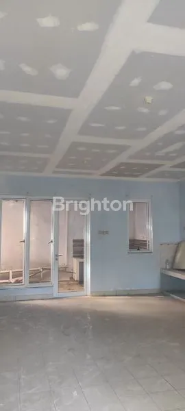 image LOKASI STRATEGIS DEKAT PINTU TOL NAROGONG,COCOK UNTUK INVESTASI,RUMAH 2 LANTAI DIDALAM CLUSTER KOTA WISATA, CIBUBUR, JAWABARAT (4)